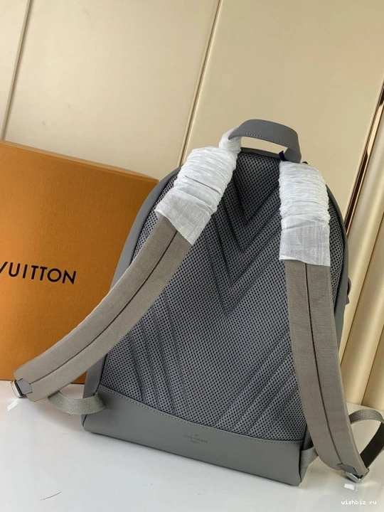 WIS LOUIS VUITTON BACKPACK TAKEOFF 0820